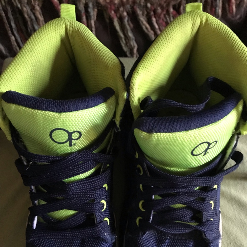 Ocean Pacific boys high top sneakers. Size 3.